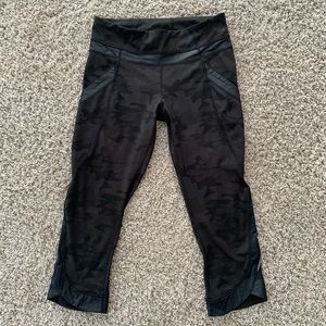 RARE lululemon black camo capri pant size 4